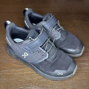 Kids On Cloud sneakers size 1